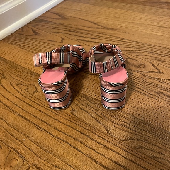 Barbiecore heels with attitude - Picture 4 of 8